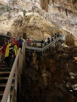 La cueva y sus grutas pretenden ser un reclamo turístico para la localidad.