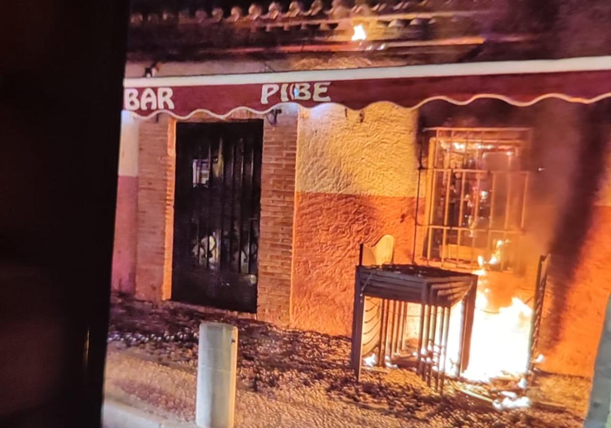 Incendio en el bar Pibe de Granada.