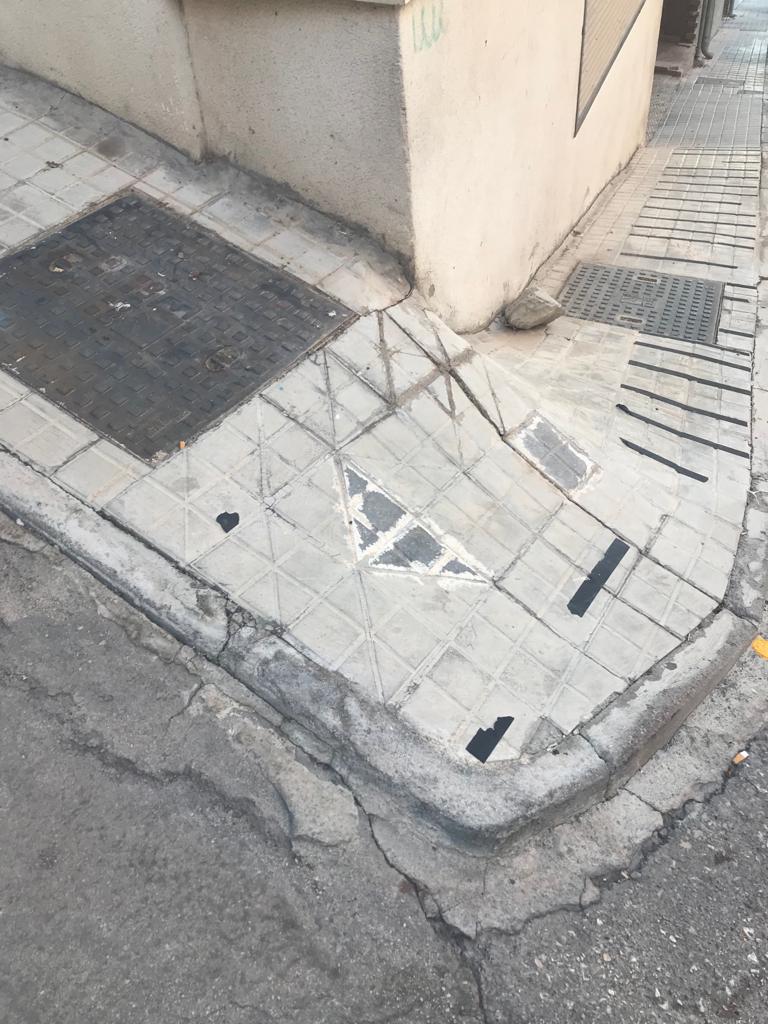 Desperfectos en las calles del barrio Severo Ochoa.