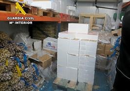 Material incautado por los agentes en el mercado de mayoristas de Úbeda.