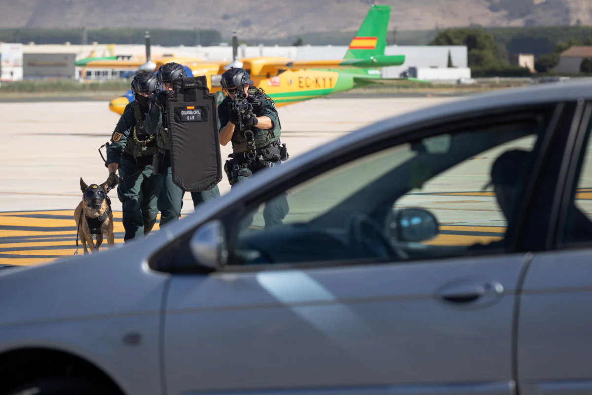 Las mejores imágenes del dispositivo de la Guardia Civil en Granada para  las cumbres europeas