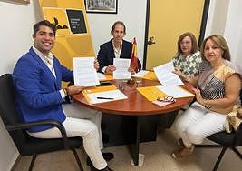 Firma del convenio entre la UPM, Ajicam y la empresa Avolo.