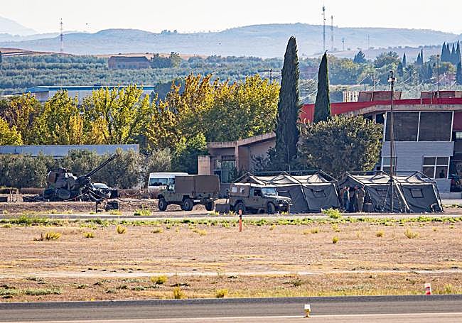 El Ejército, en el aeropueto de Granada.