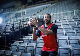 Kwan Cheatham amenaza el aro desde cualquier lugar de la cancha.