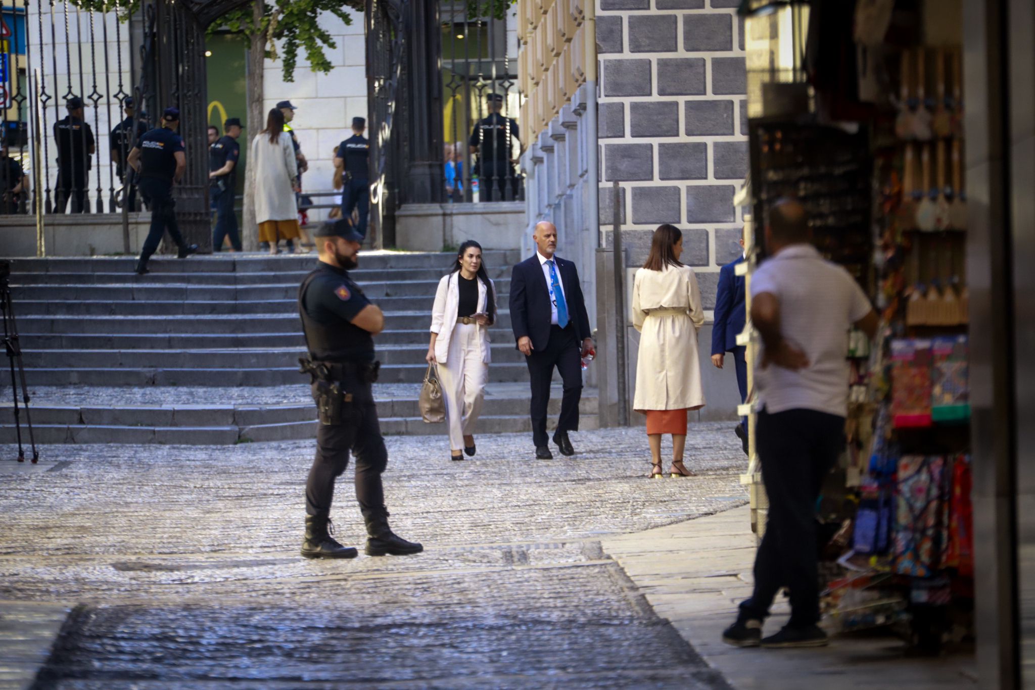 Las imágenes de los acompañantes de los mandatarios en el centro de Granada