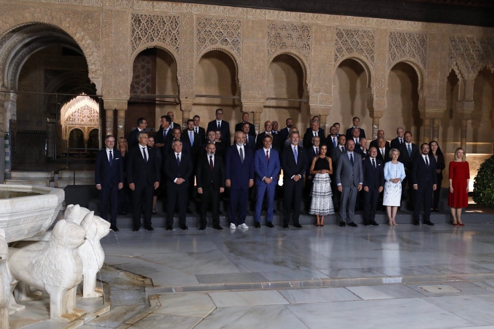 Foto de familia en el Patio de los Leones