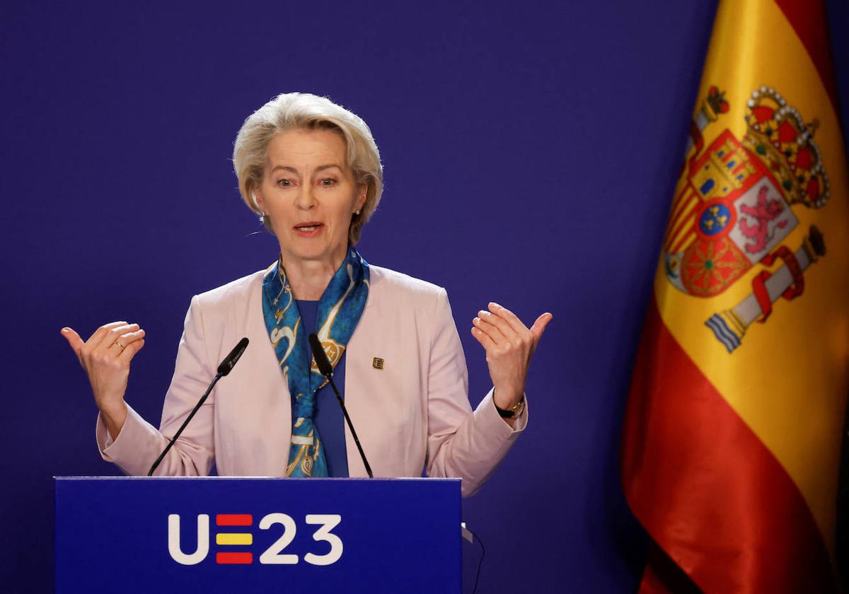 La presidenta de la Comisión Europea, Ursula von der Leyen. durante su comparecencia.