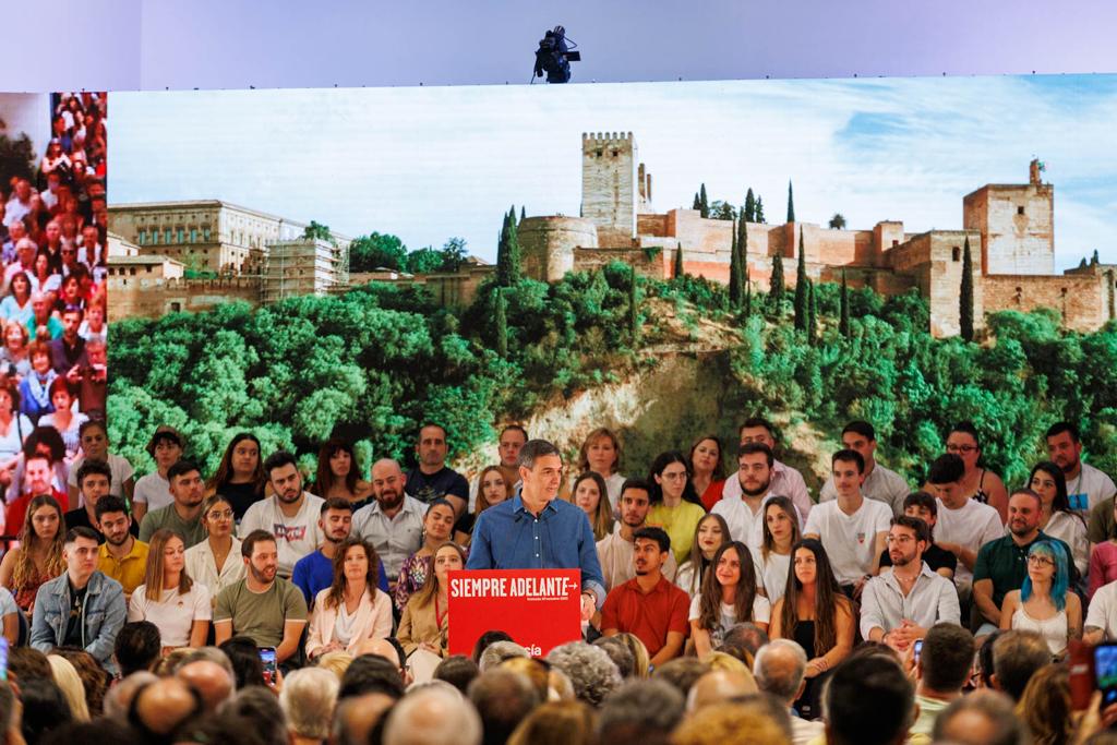 Las imágenes del mitin de Pedro Sánchez en Granada