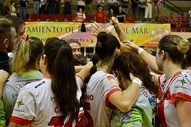 El equipo roquetero se une tras el empate.