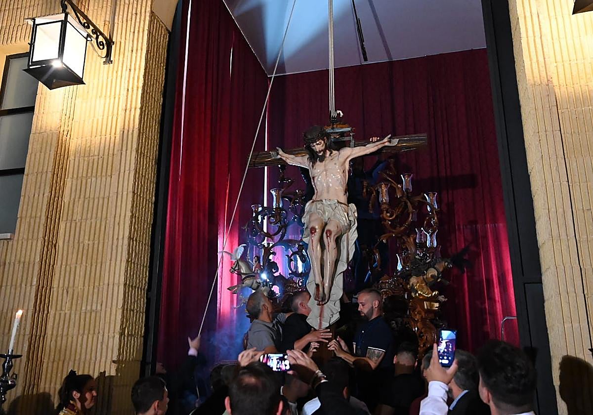 Subida al paso del Cristo de la Redención