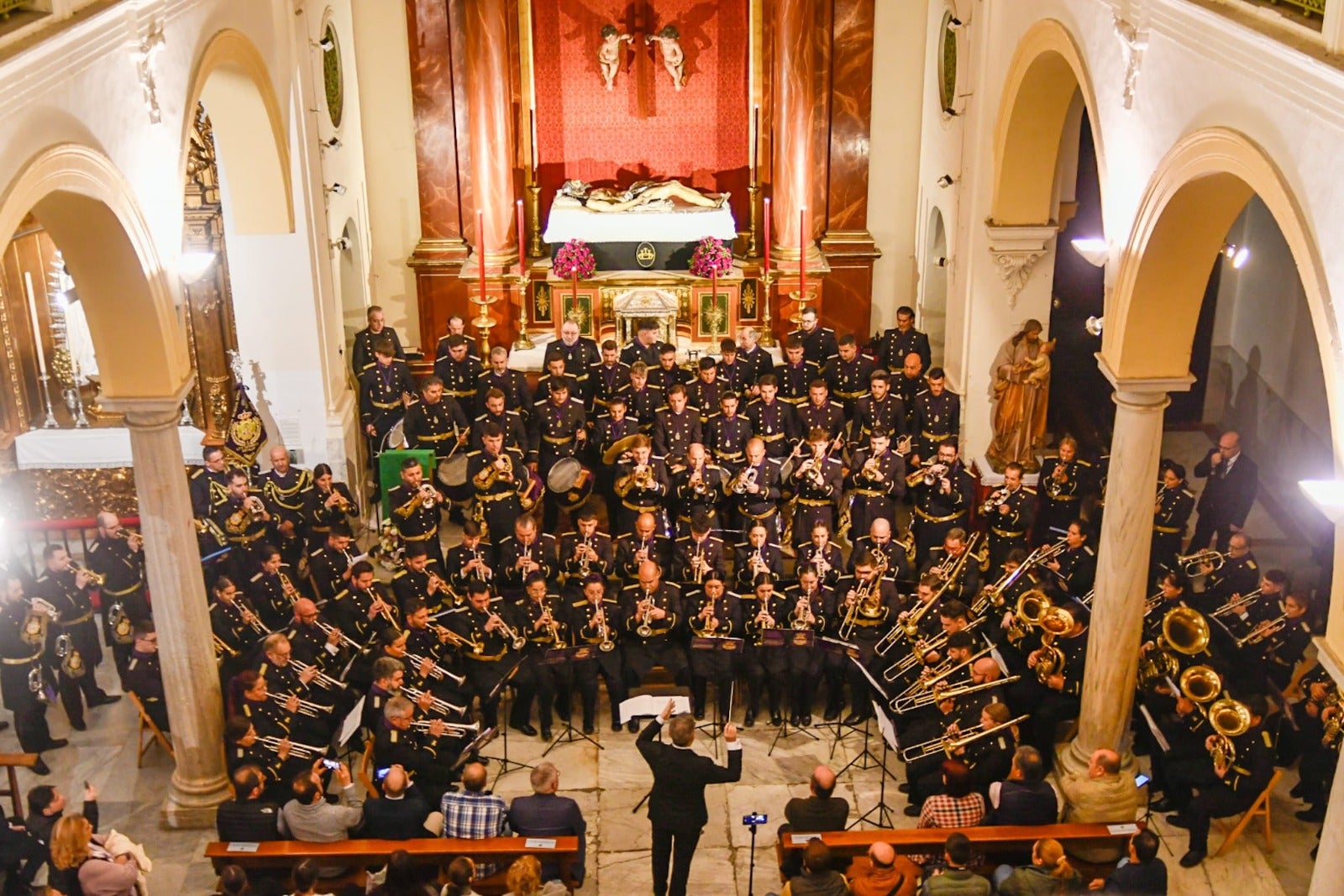 La sección musical de Nuestro Padre Jesús de la Salud, en concierto.