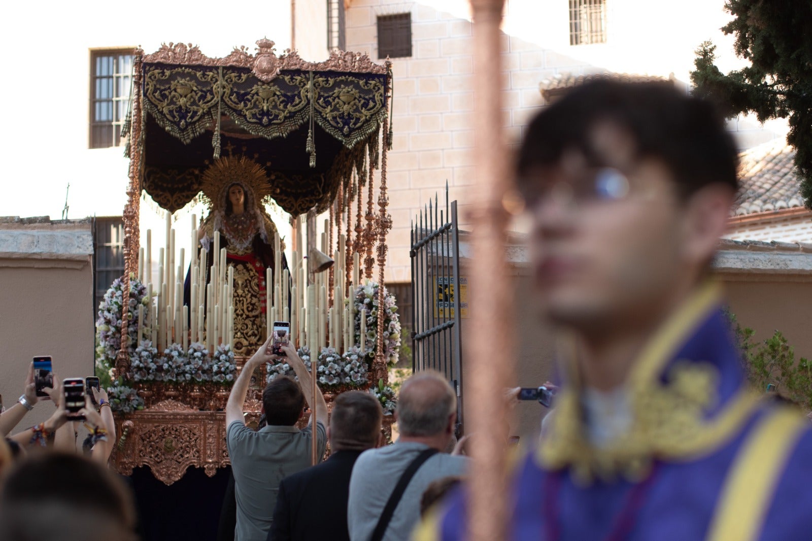 Las imágenes de los traslados del miércoles para la Magna de Granada