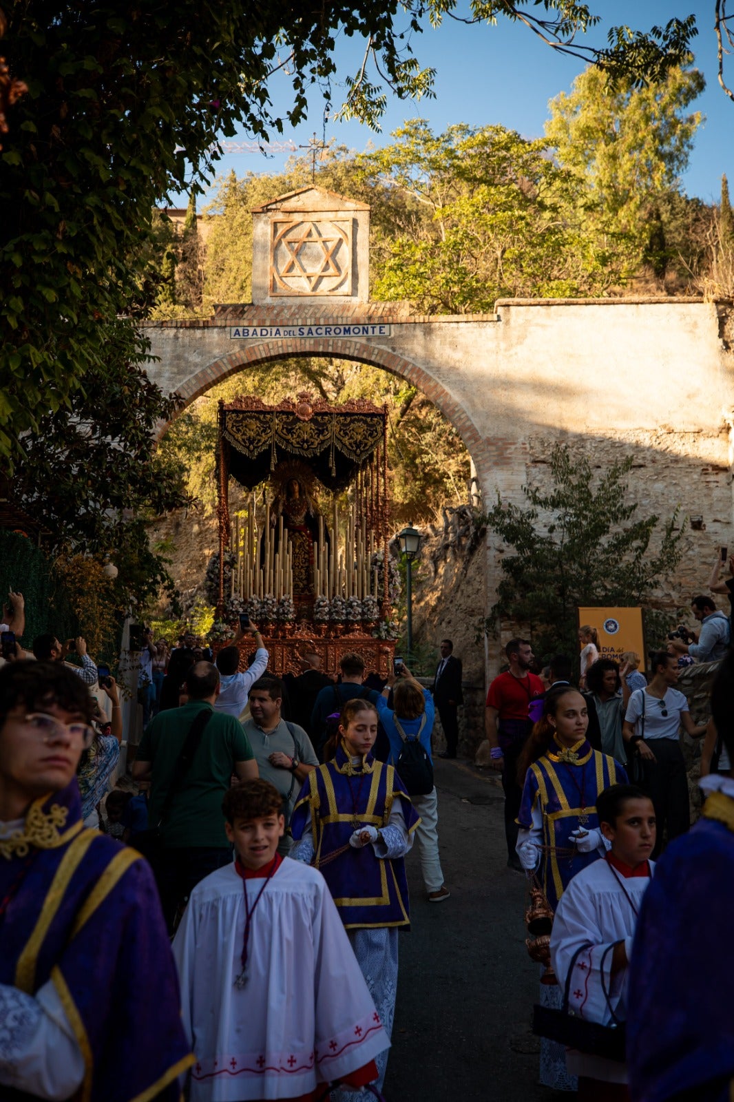 Las imágenes de los traslados del miércoles para la Magna de Granada