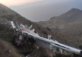 Fallecen dos personas al estrellarse una avioneta en Cabo de Gata.