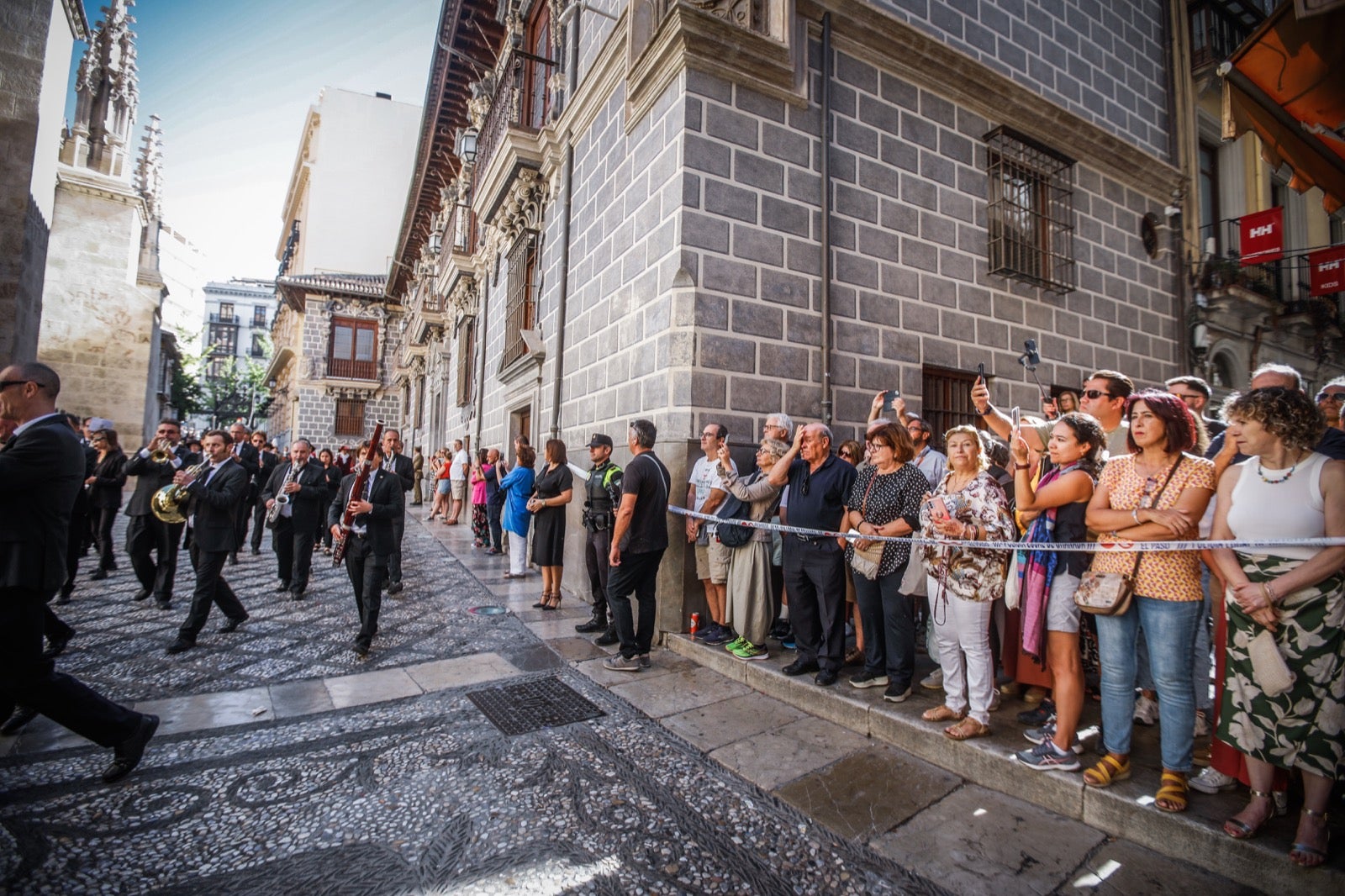 Las imágenes de los actos del 12 de octubre en Granada