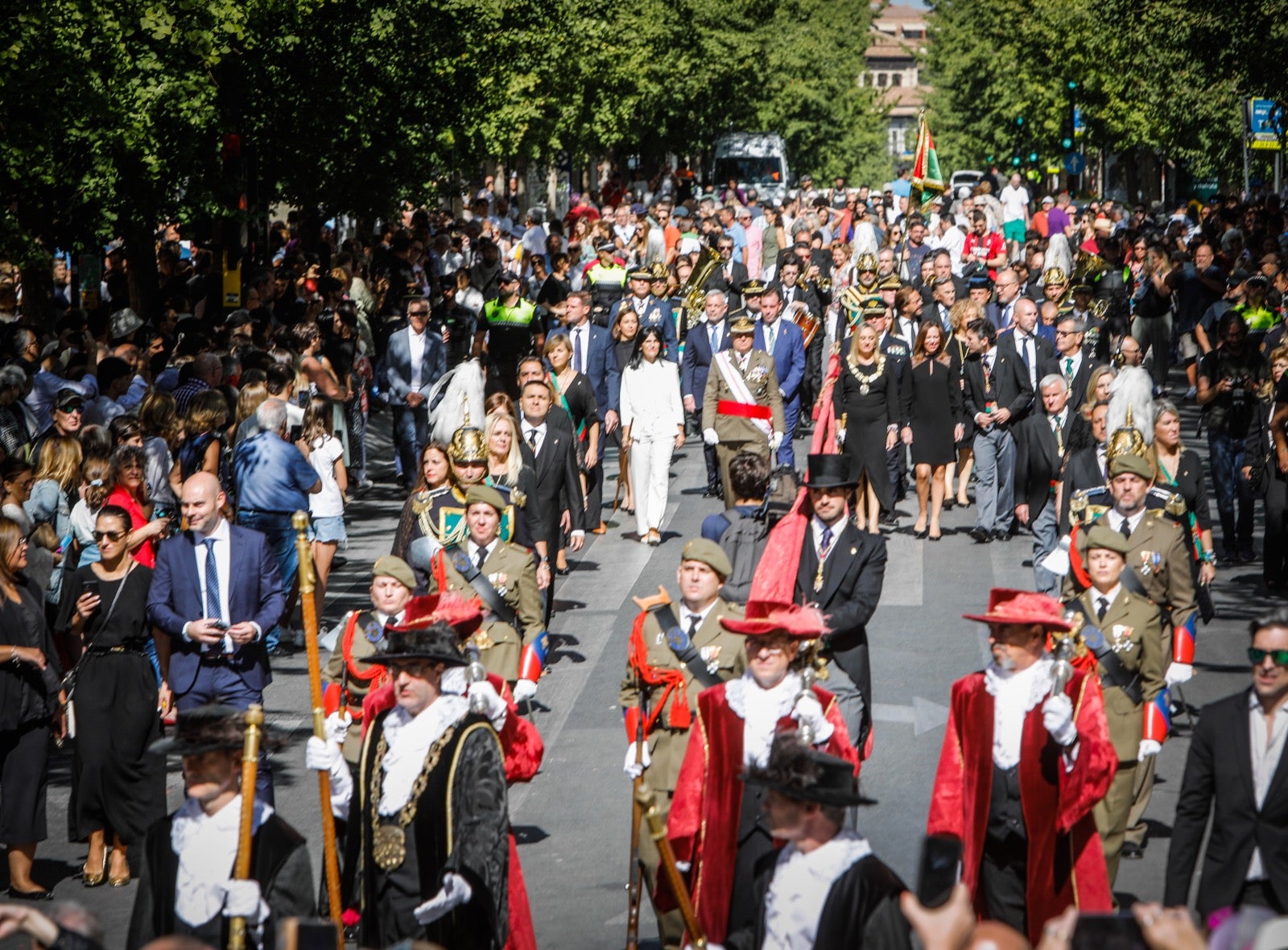 Las imágenes de los actos del 12 de octubre en Granada