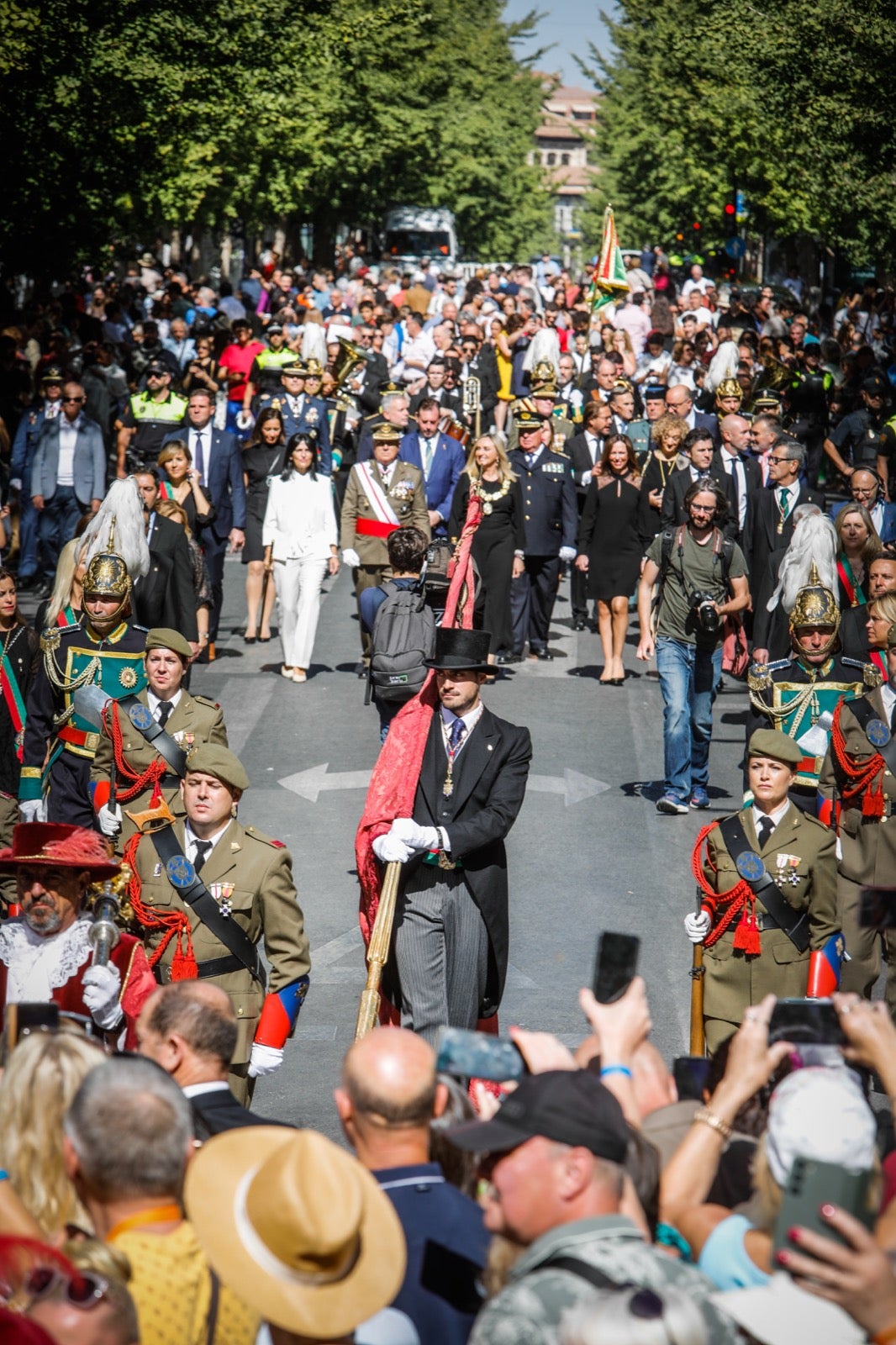 Las imágenes de los actos del 12 de octubre en Granada