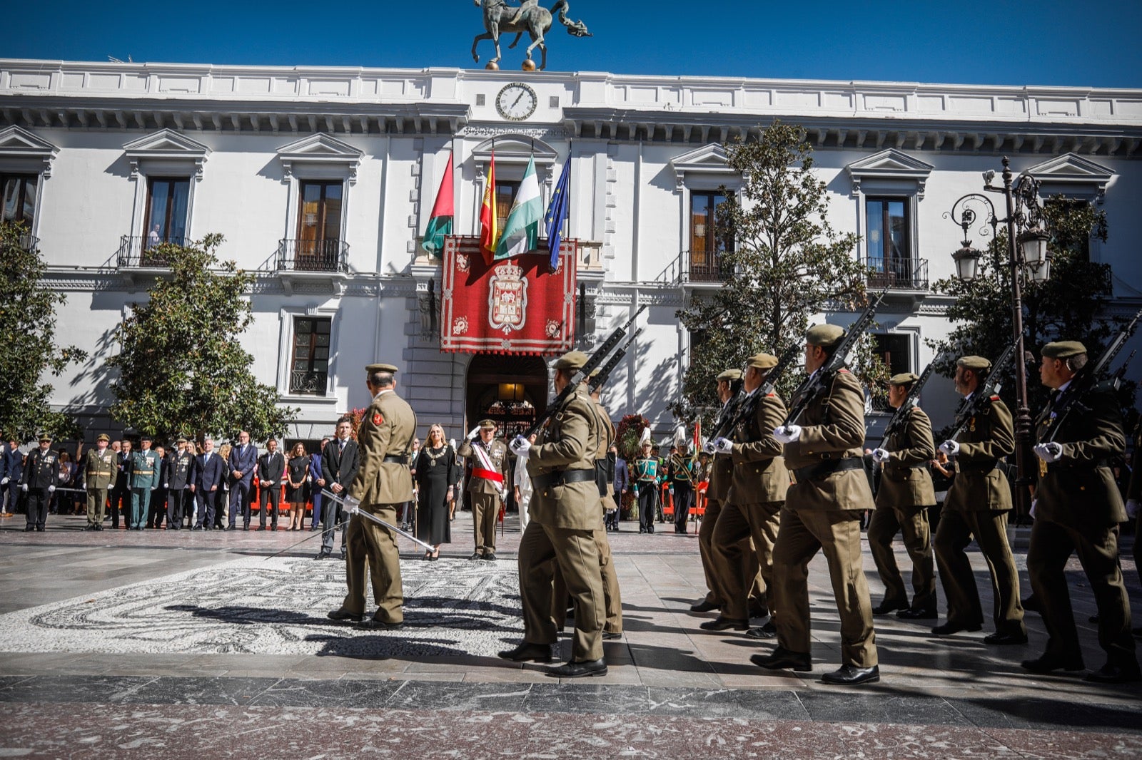 Las imágenes de los actos del 12 de octubre en Granada