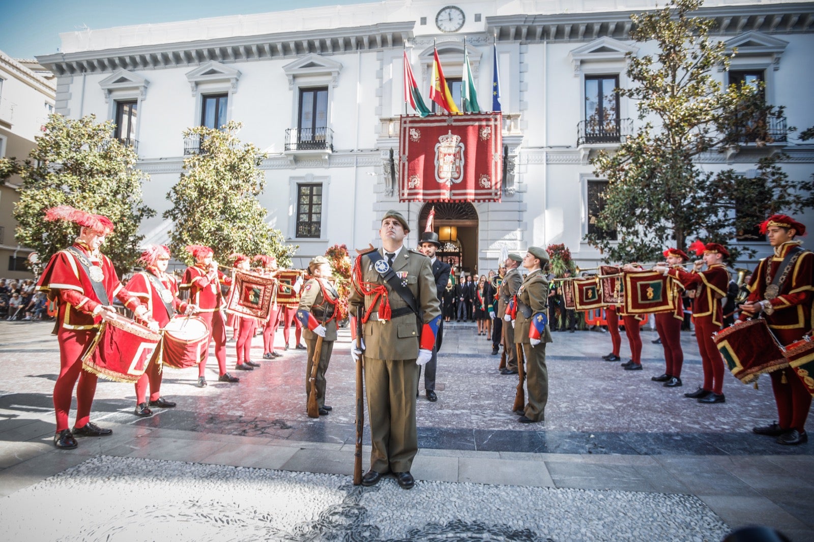 Las imágenes de los actos del 12 de octubre en Granada