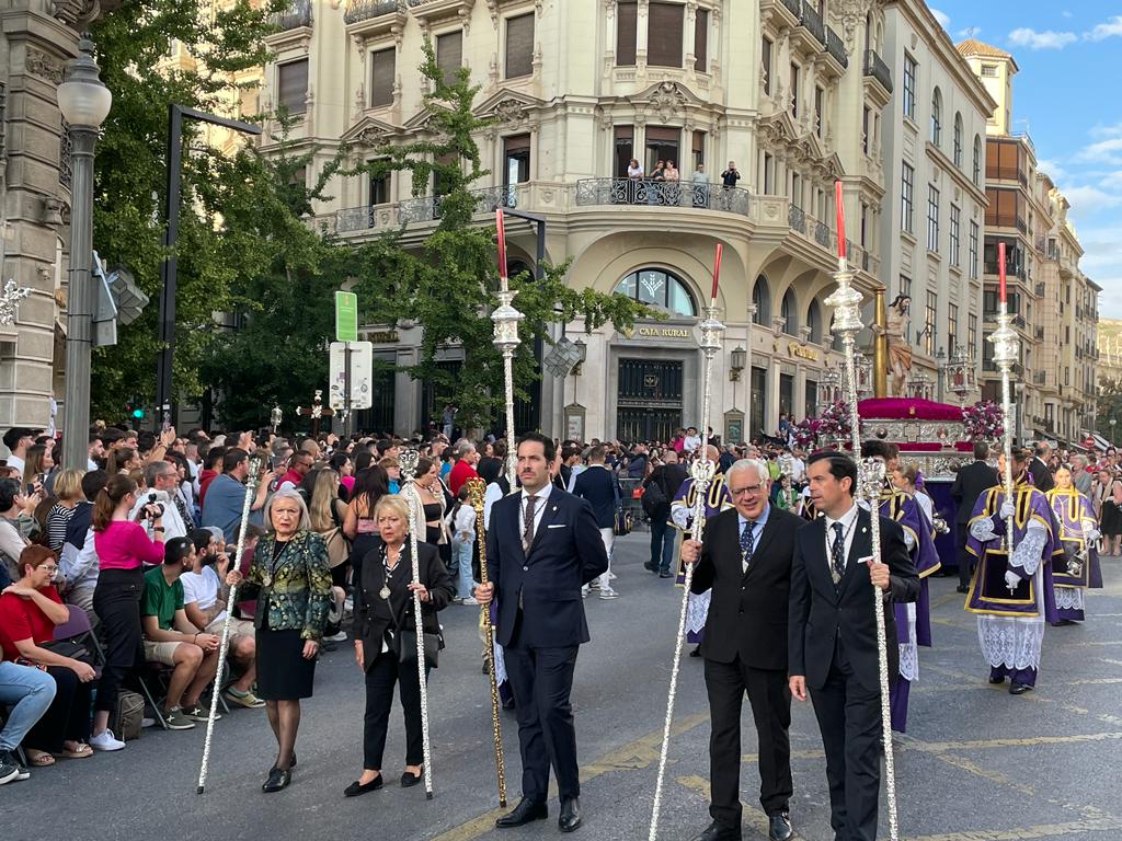 Las imágenes de la Magna de Granada: los 22 pasos en las calles de la ciudad