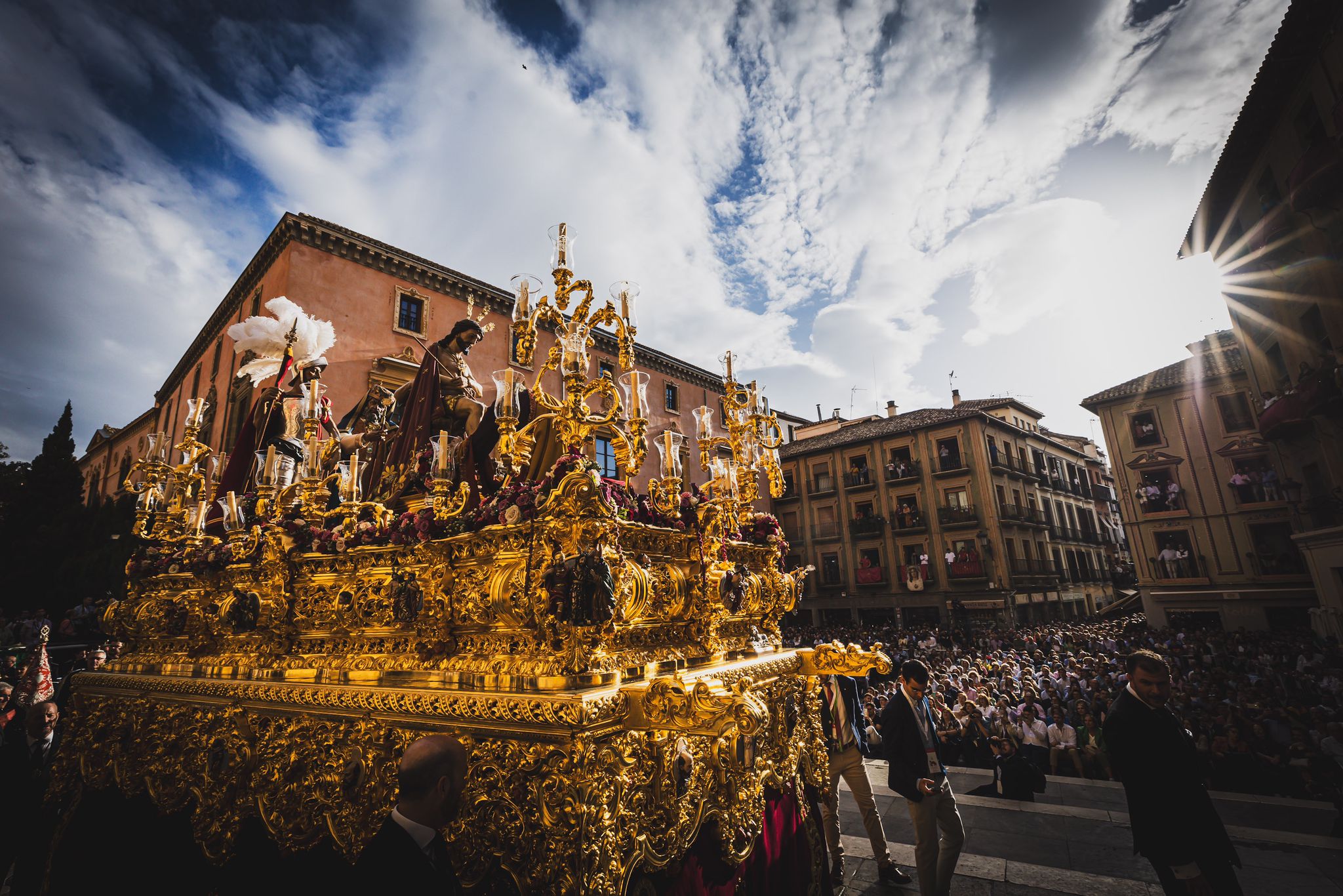 Las imágenes de la Magna de Granada: los 22 pasos en las calles de la ciudad