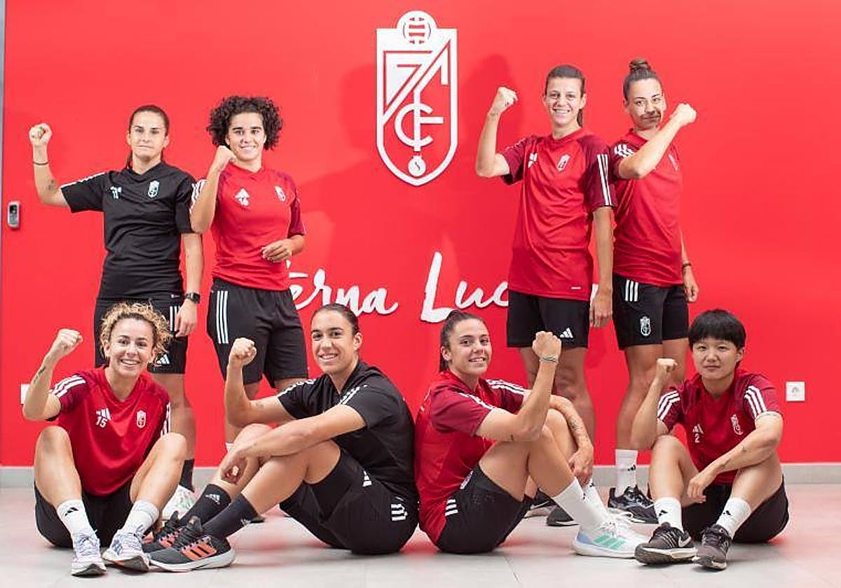 Varias futbolistas del Granada femenino, antes del partido contra el Real Madrid.