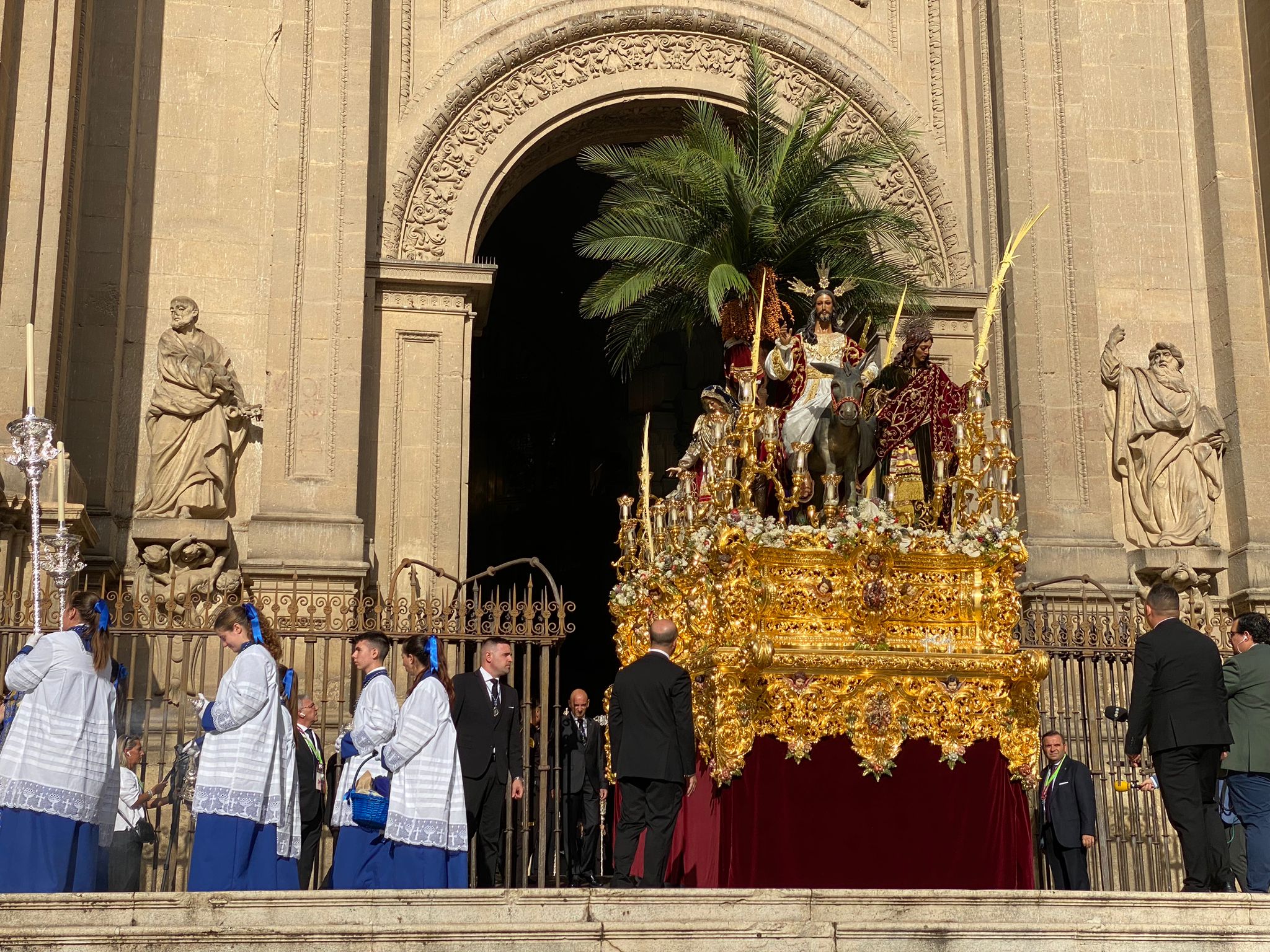 Las imágenes de la Magna de Granada: los 22 pasos en las calles de la ciudad