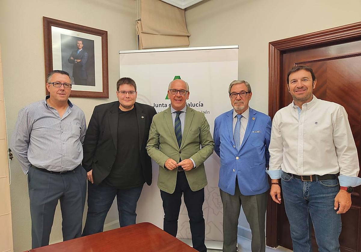 Reunión mantenida entre los cofrades y la Junta.