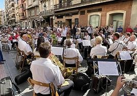 Juany Martínez de la Hoz dirige la Banda Municipal de Música de Jaén.
