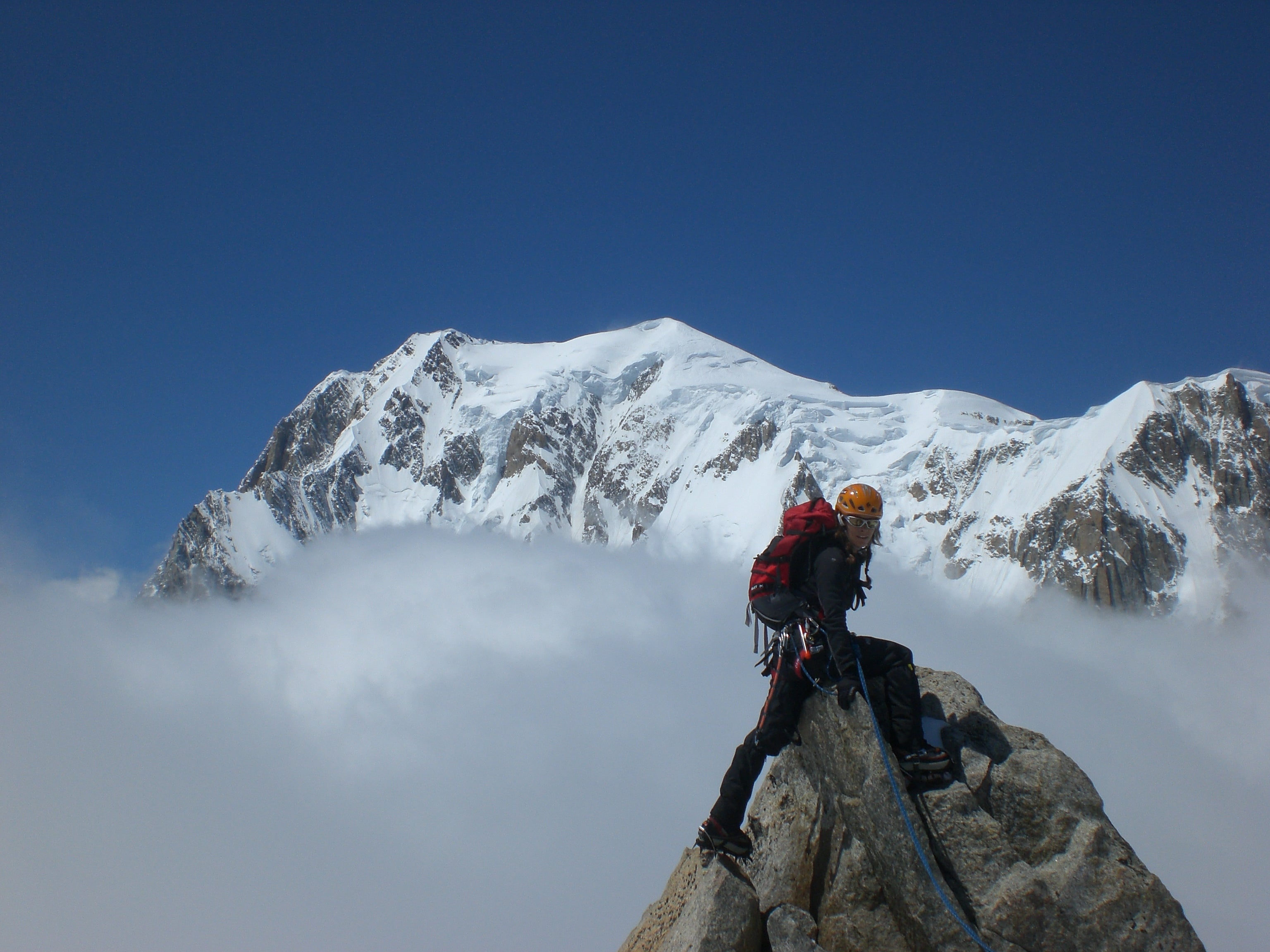 Tras Sierra Nevada, Pipi Cardell da el salto a los Alpes, en donde realiza actividades más técnicas y largas. Es el siguiente paso natural de una alpinista y ella siguió escrupulosamente todas las etapas.