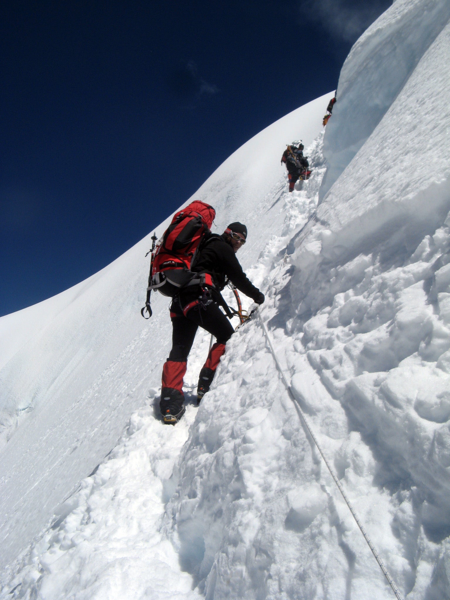 Para comenzar las ascensiones a vías de 8.000 metros, Pipi Cardell decidió empezar por una de las subidas que se consideran más accesibles. En el Cho Oyu logró esta meta y entonces descubrió que quería hacer otro tipo de alpinismo. En el Cho Oyu alcanzó los 8.000 metros, pero no la cima.