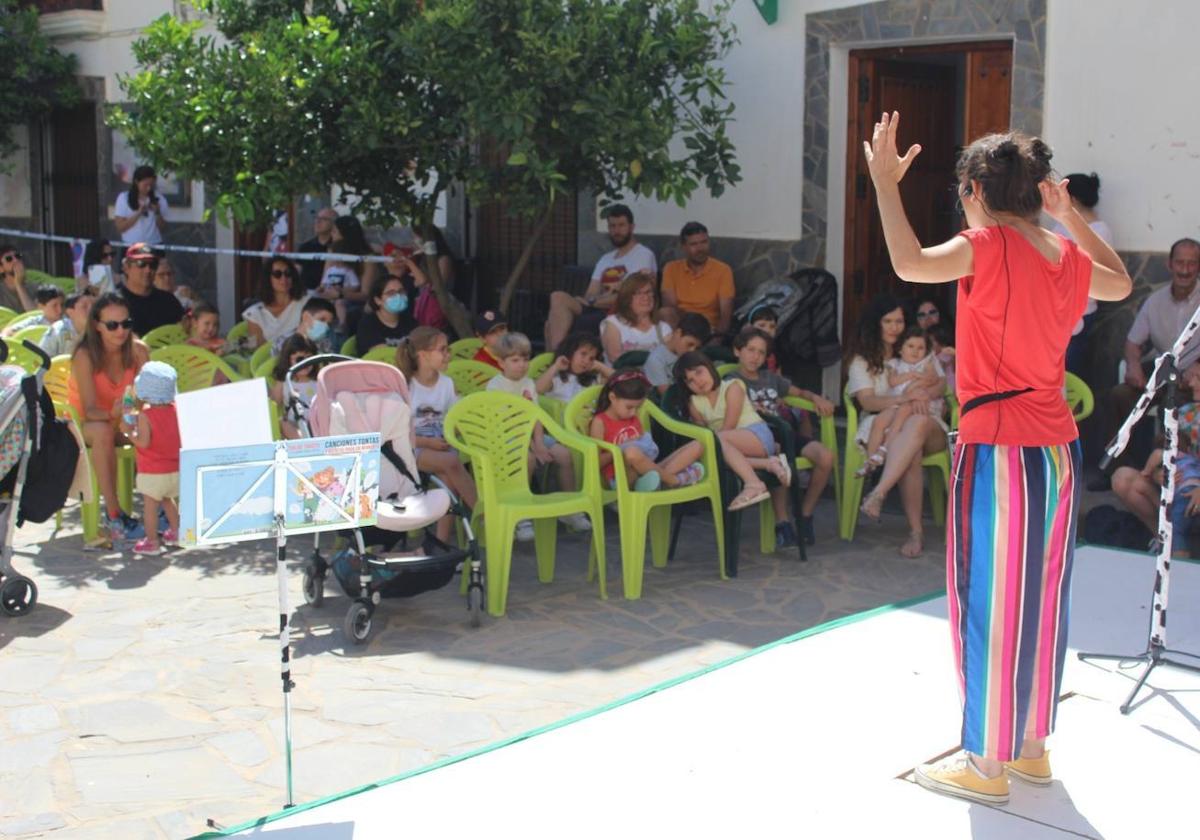 Una de las narraciones orales del del evento celebrado en Velefique.