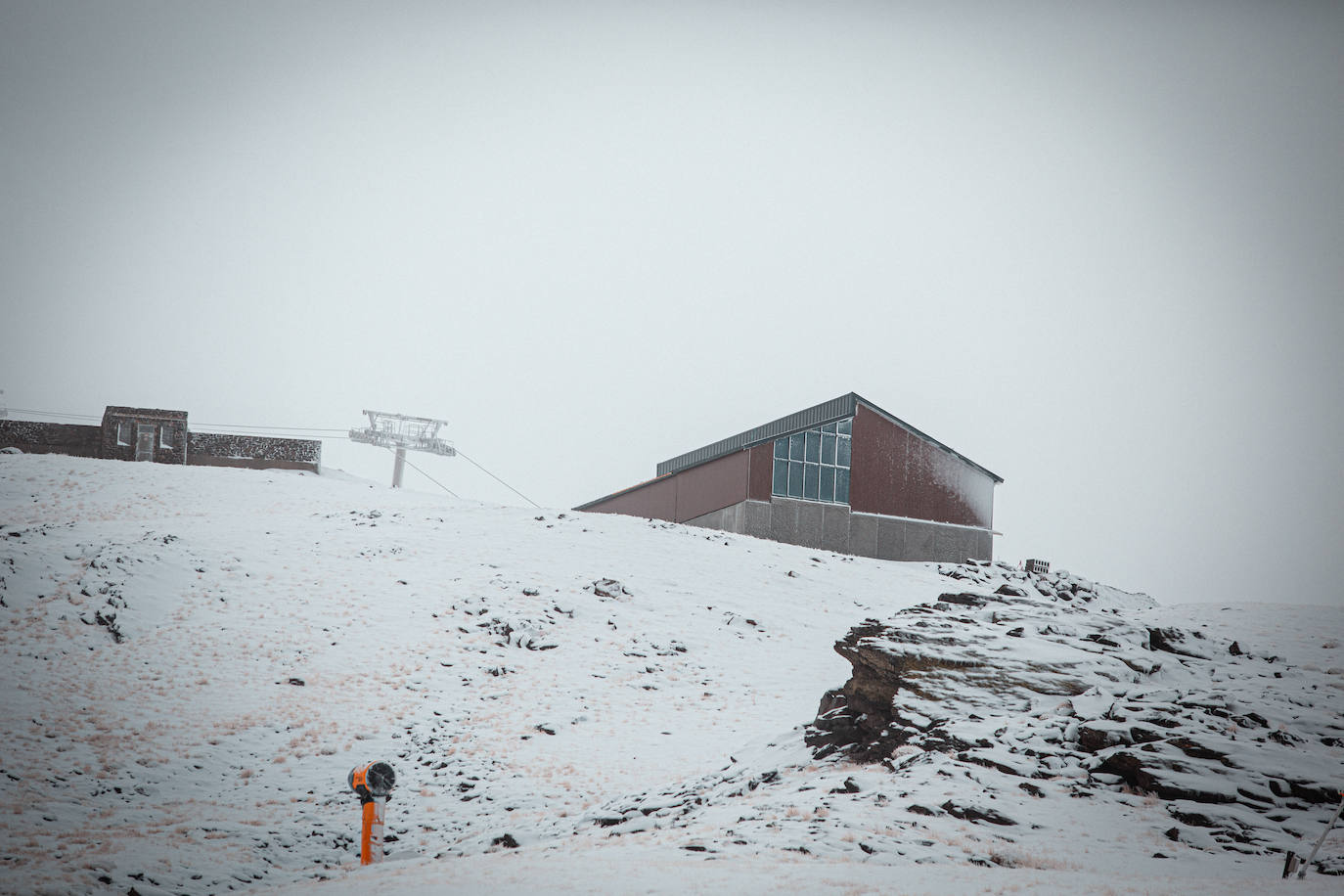 El manto blanco de Sierra Nevada, en imágenes