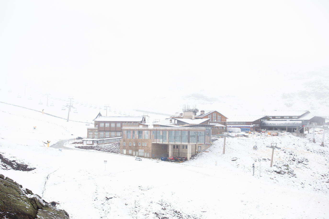 El manto blanco de Sierra Nevada, en imágenes