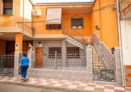 Vivienda (parte superior) en la que residía el joven detenido.