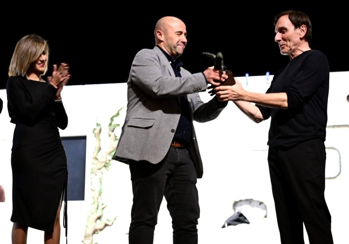 Entrega del premio de teatro de Cazorla a Eusebio Poncela.