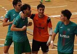 Jugadores del Sima Granada celebran un gol.