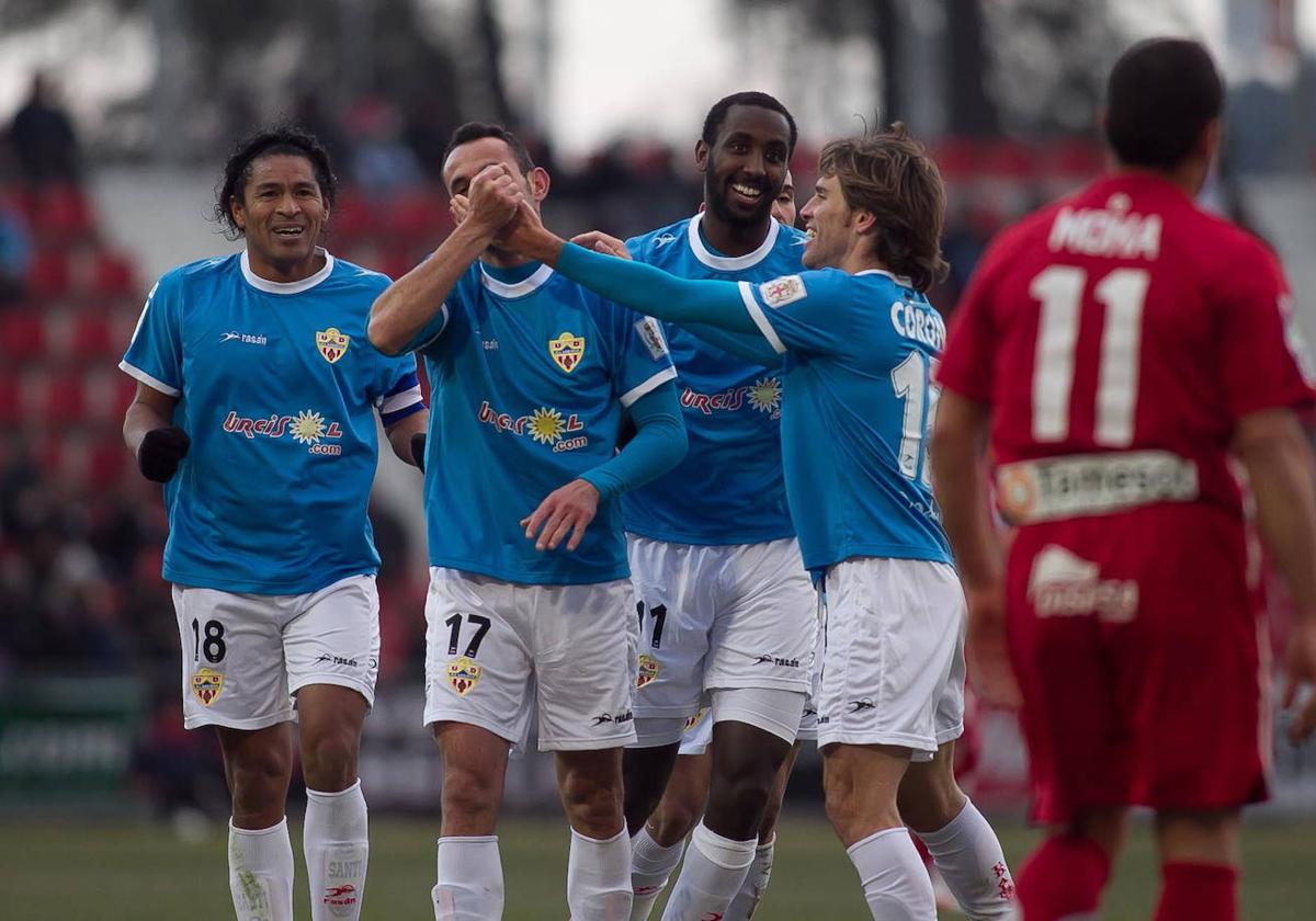 Juanma Ortiz celebra el primer gol de la historia frente al Girona, con Acasiete, Goitom y Corona.