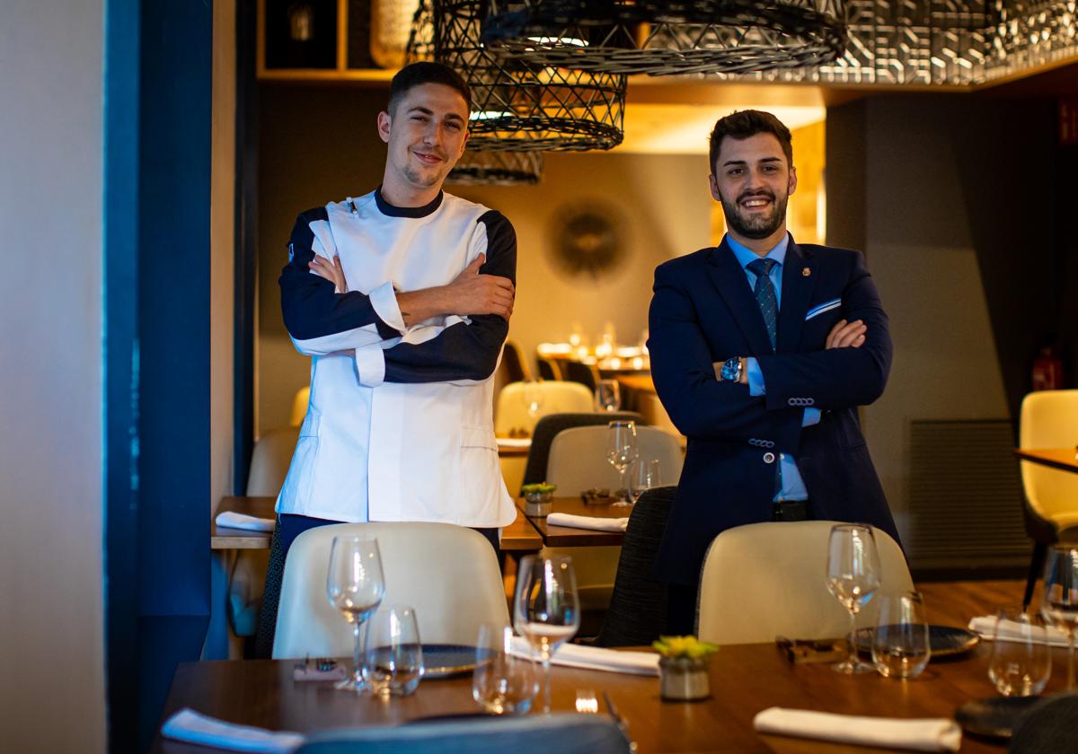 Álvaro Jiménez, a la izquierda de la imgane, junto a Cristian Laura en el Asador Contrapunto.