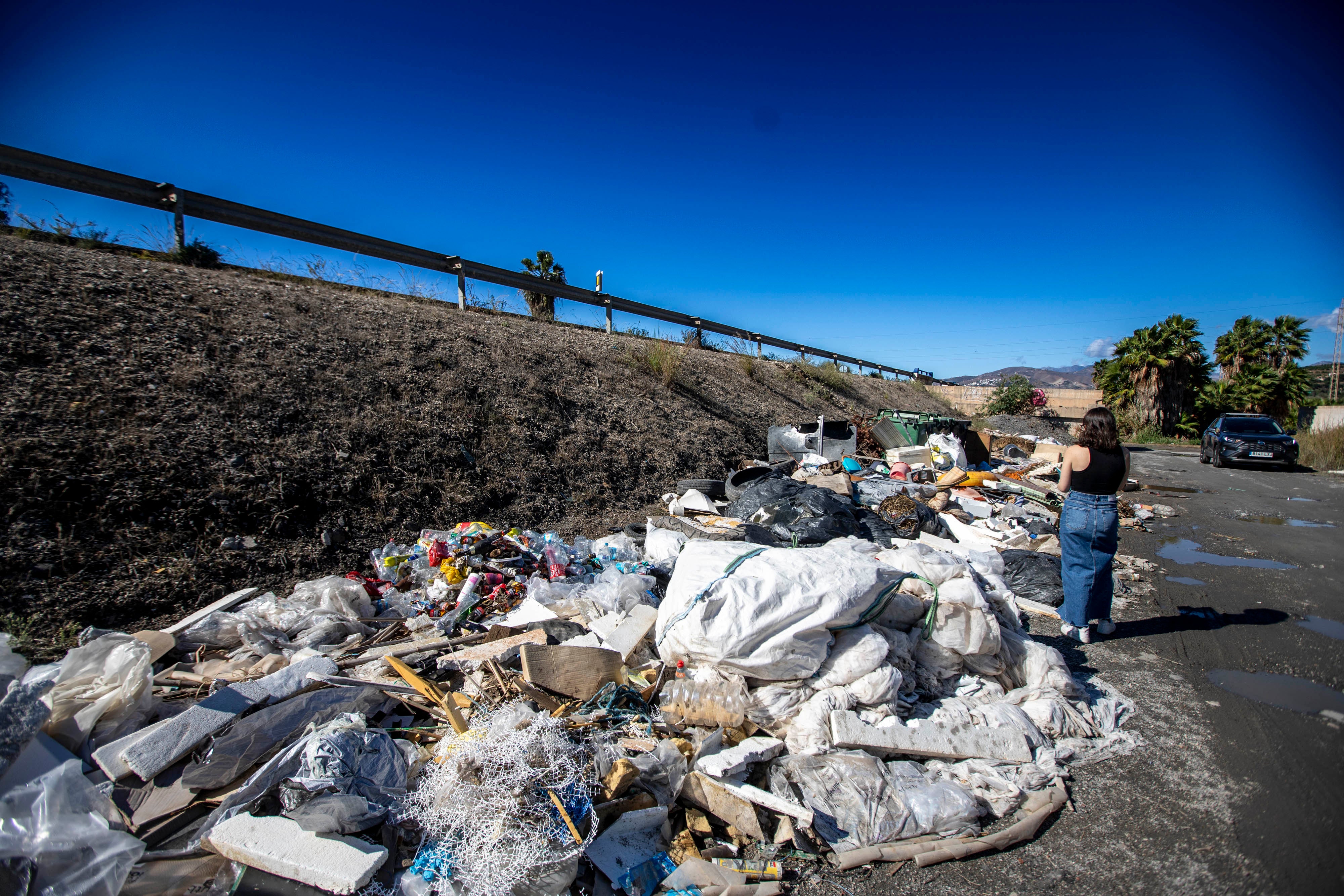 Una de las múltiples acumulaciones de basura de Motril.