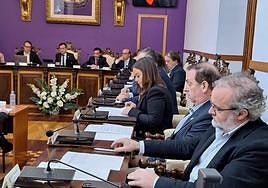 Debate sobre la modificación de crédito destinada al servicio de autobús urbano.