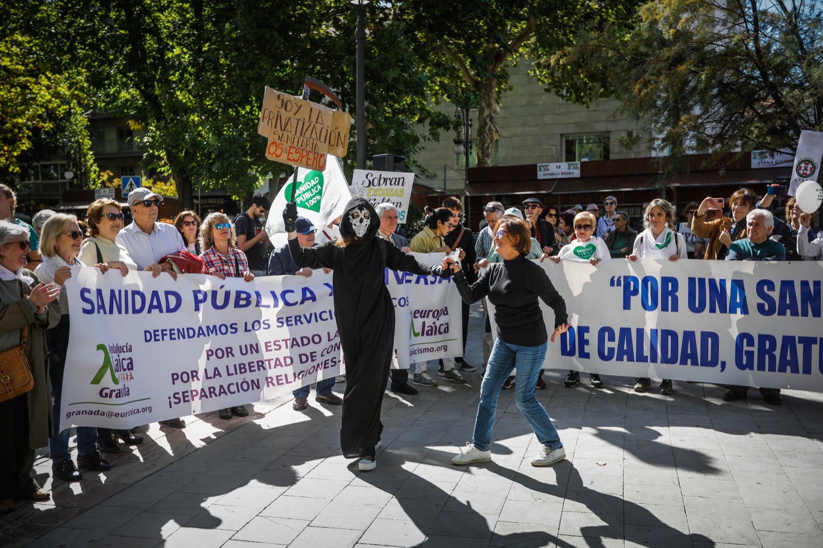 Las imágenes de la manifestación por la Sanidad de este sábado en Granada