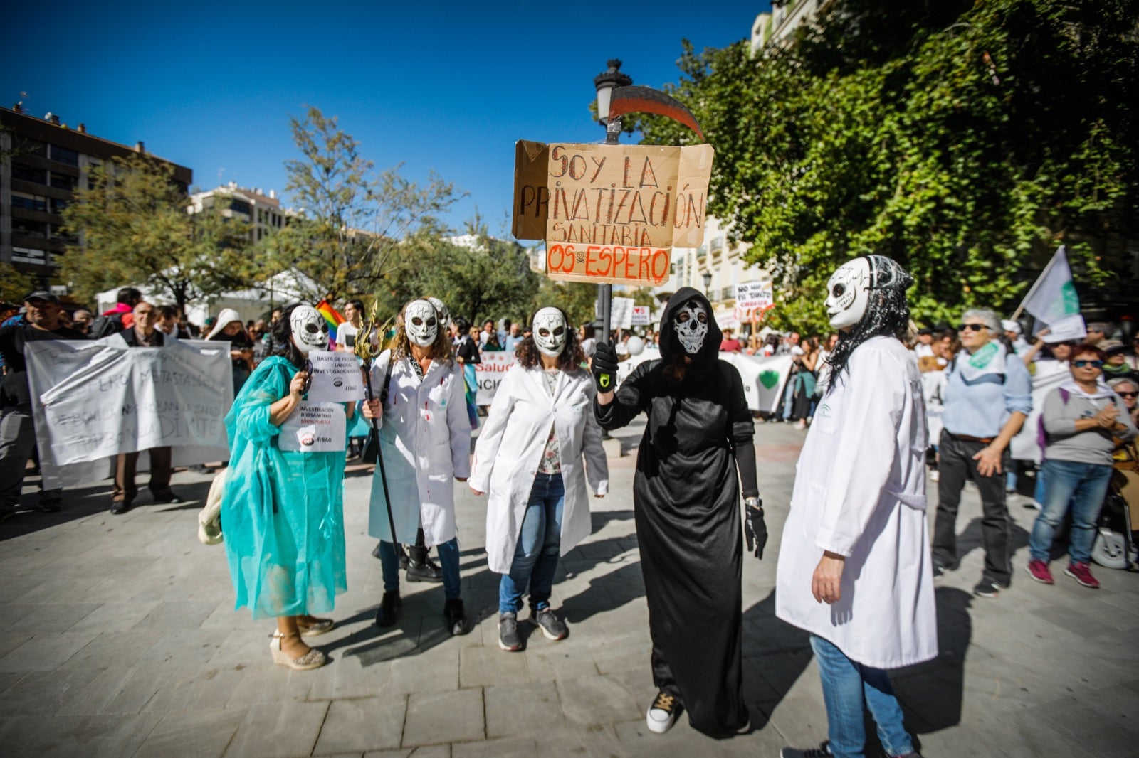 Las imágenes de la manifestación por la Sanidad de este sábado en Granada