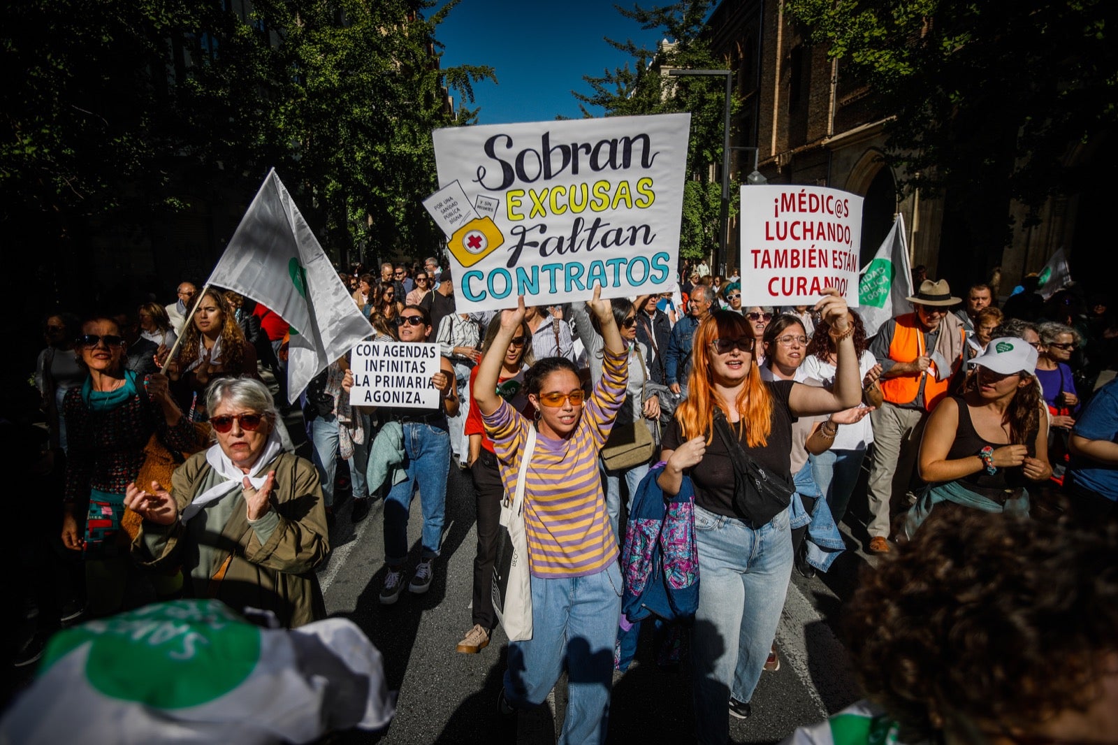 Las imágenes de la manifestación por la Sanidad de este sábado en Granada