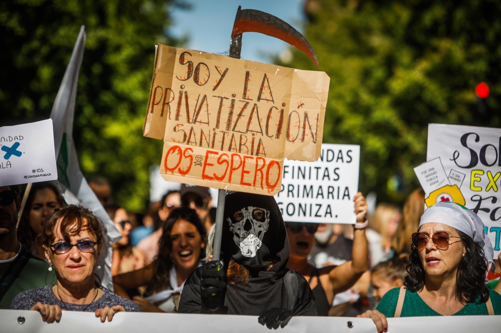 Las imágenes de la manifestación por la Sanidad de este sábado en Granada