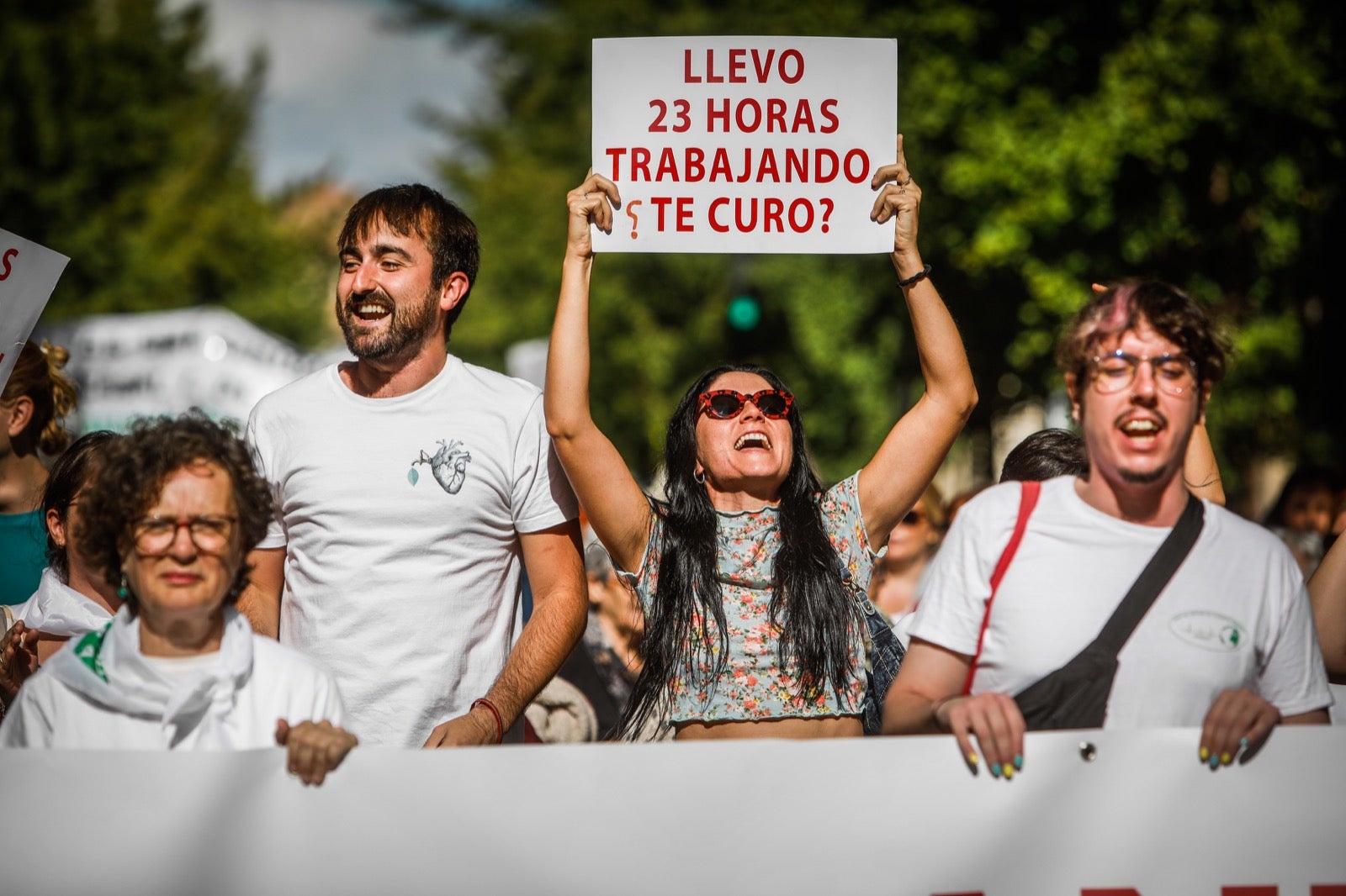 Las imágenes de la manifestación por la Sanidad de este sábado en Granada