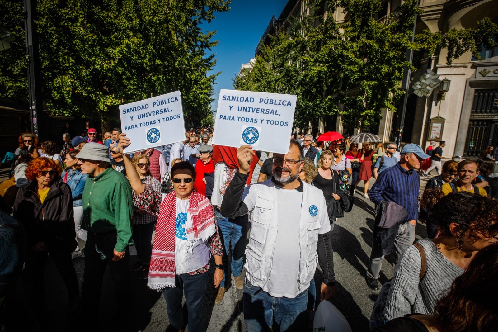 Las imágenes de la manifestación por la Sanidad de este sábado en Granada