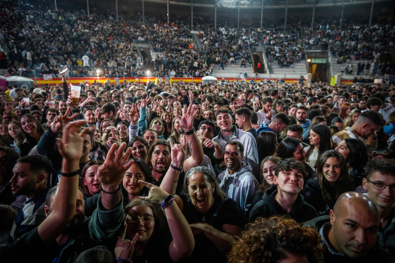 Las imágenes de la actuación de Melendi en la Plaza de Toros