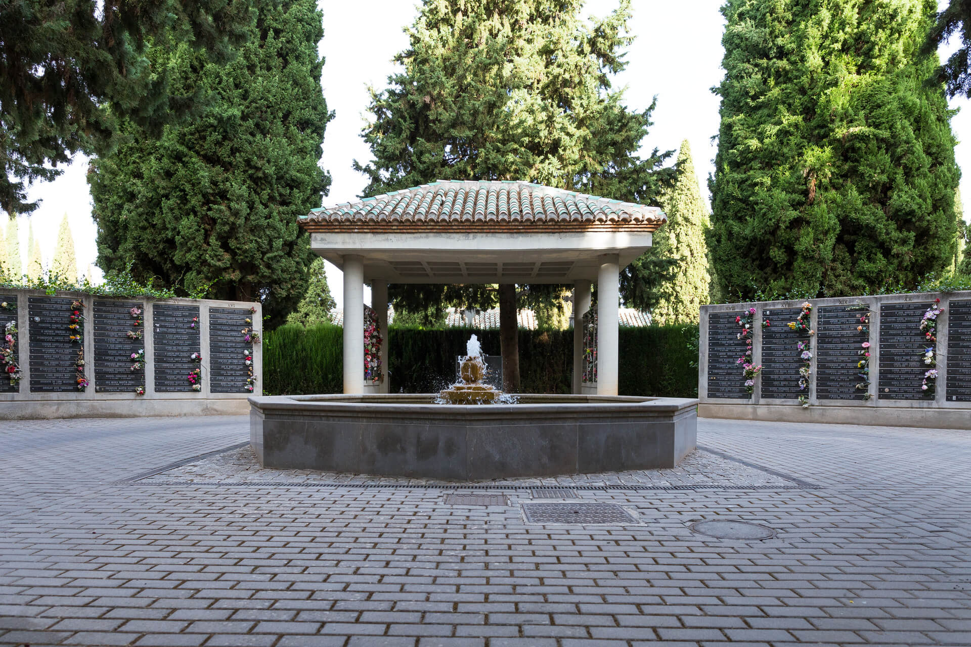 El Jardín de Las Cenizas del cementerio de Granada.