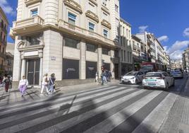 El inicio de la calle Reyes Católicos, donde Adolfo Domínguez prevé abrir en noviembre.